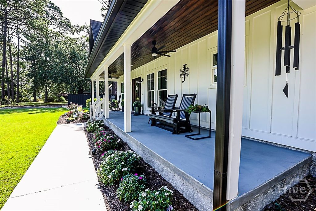Image 3 of property listing at 5302 McCall Road, Rincon, GA 31326