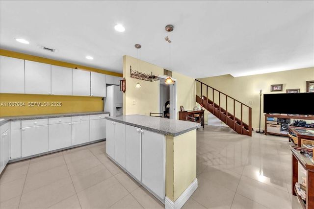 5287 NW 193rd Ln, Miami Gardens, FL 33055