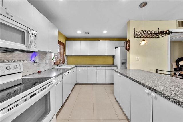 5287 NW 193rd Ln, Miami Gardens, FL 33055