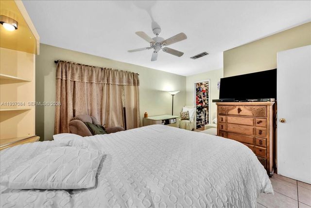 5287 NW 193rd Ln, Miami Gardens, FL 33055