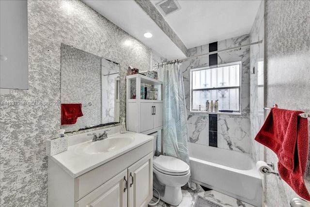 5287 NW 193rd Ln, Miami Gardens, FL 33055