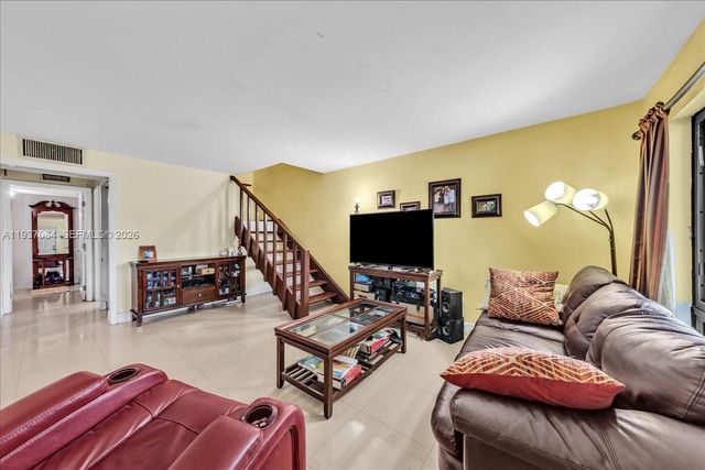 5287 NW 193rd Ln, Miami Gardens, FL 33055