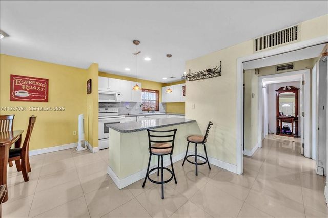 5287 NW 193rd Ln, Miami Gardens, FL 33055