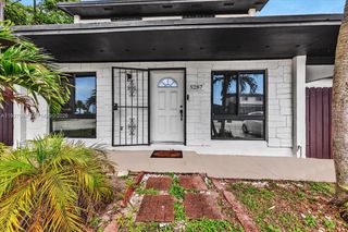 5287 NW 193rd Ln, Miami Gardens, FL 33055