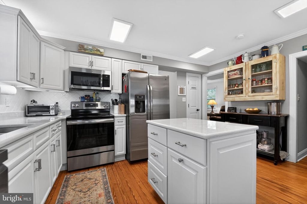 Image 25 of property listing at 501 LOVE POINT RD, Stevensville, MD 21666