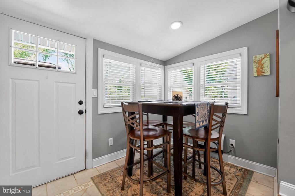 Image 28 of property listing at 501 LOVE POINT RD, Stevensville, MD 21666