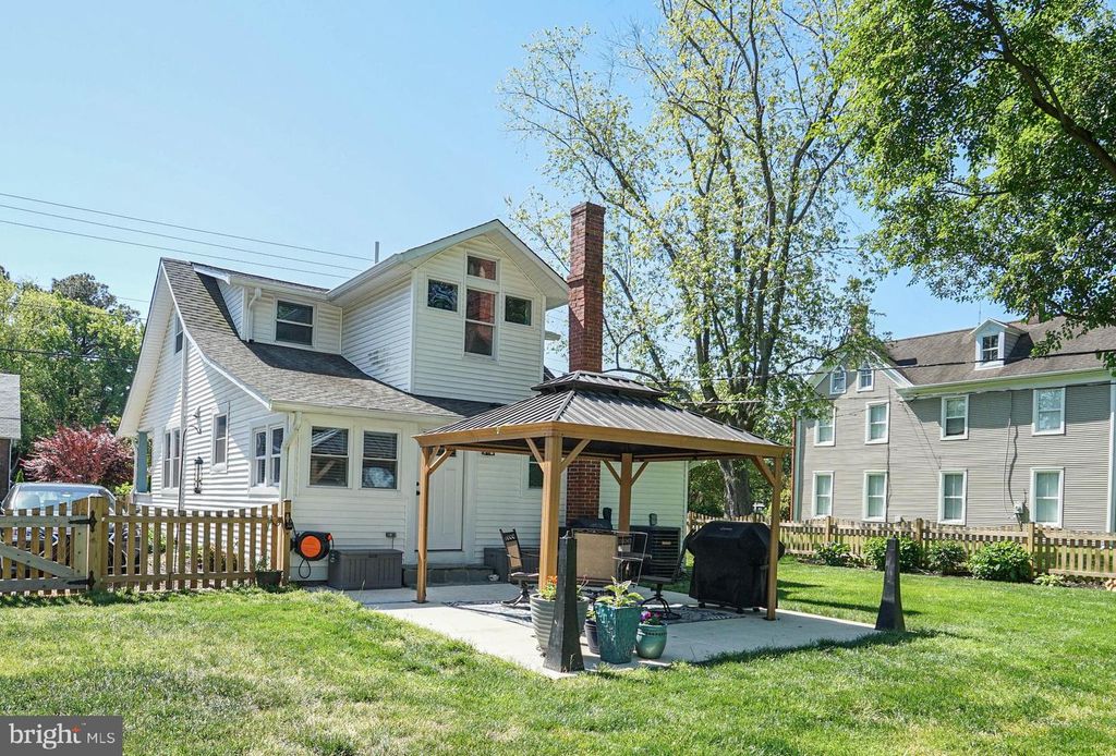 Image 3 of property listing at 501 LOVE POINT RD, Stevensville, MD 21666