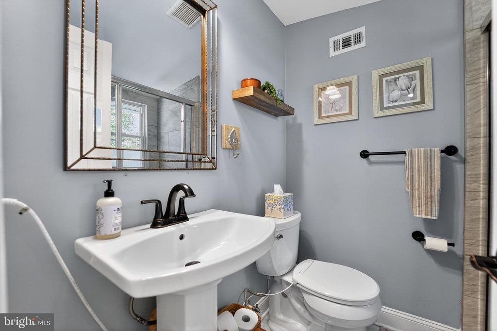Image 30 of property listing at 501 LOVE POINT RD, Stevensville, MD 21666