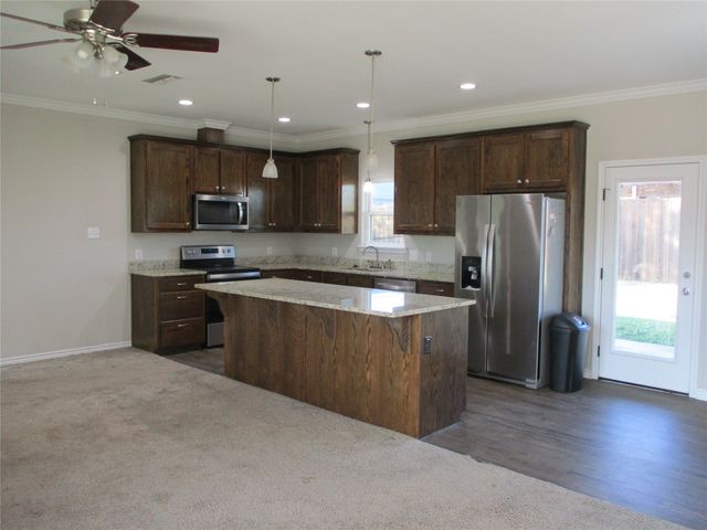 207 Mill Street, Emory, TX 75440