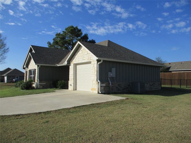 207 Mill Street, Emory, TX 75440