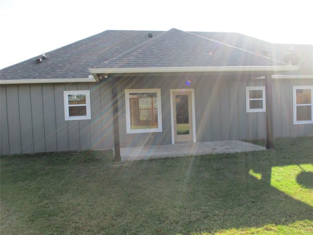 207 Mill Street, Emory, TX 75440