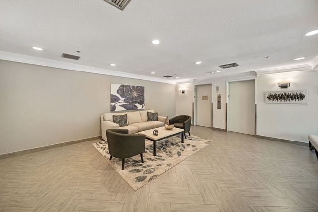 3810 Mission Hills Road 401, Northbrook, IL 60062