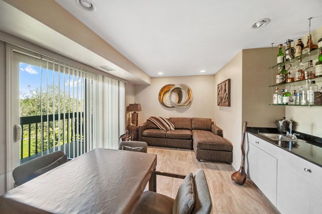 3810 Mission Hills Road 401, Northbrook, IL 60062