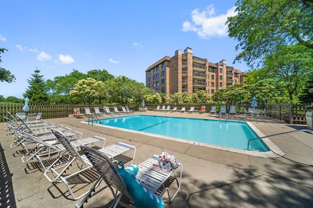 3810 Mission Hills Road 401, Northbrook, IL 60062