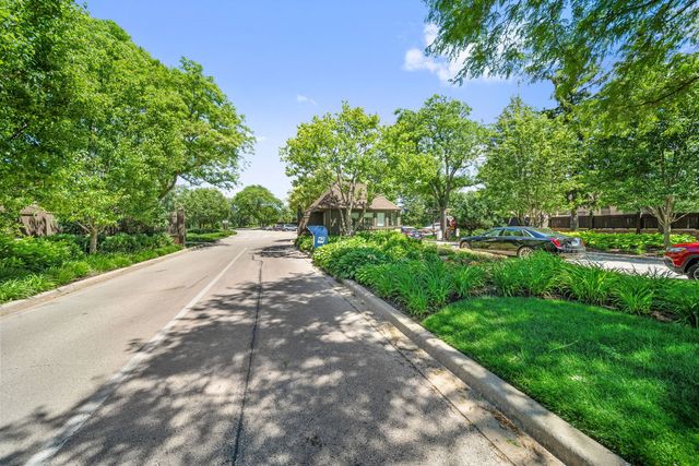 3810 Mission Hills Road 401, Northbrook, IL 60062