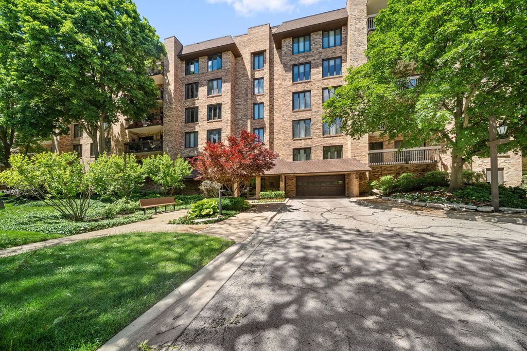 3810 Mission Hills Road 401, Northbrook, IL 60062