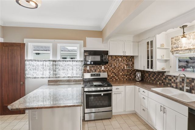 42 Laurelton Road, Rochester, NY 14609