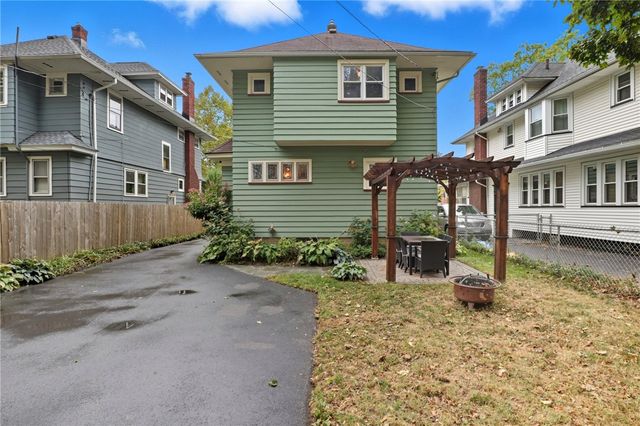 42 Laurelton Road, Rochester, NY 14609