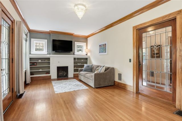 42 Laurelton Road, Rochester, NY 14609