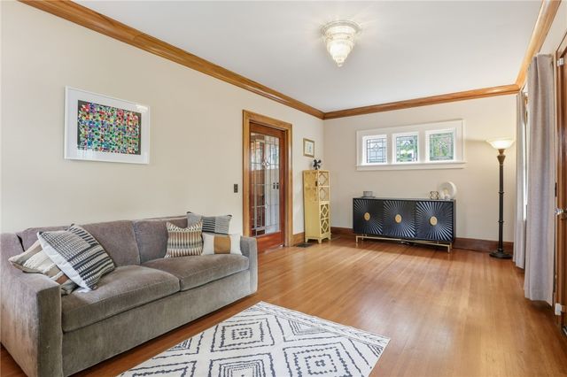 42 Laurelton Road, Rochester, NY 14609