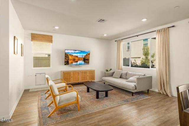 354 autumn path Lane, Santa Paula, CA 93060