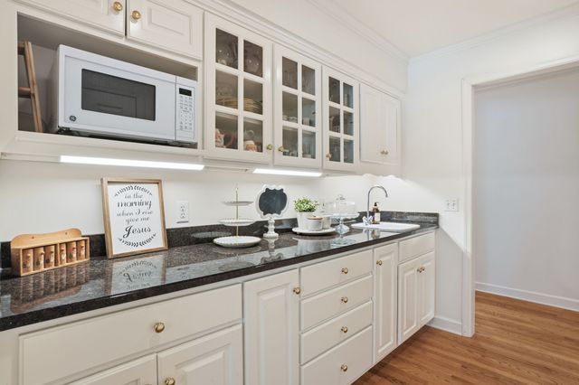 218 Spring Valley Rd, Hendersonville, TN 37075