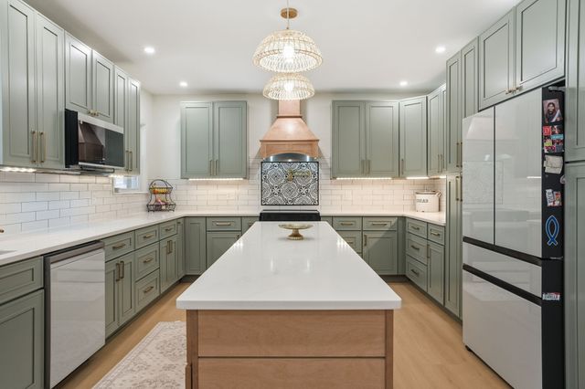 218 Spring Valley Rd, Hendersonville, TN 37075