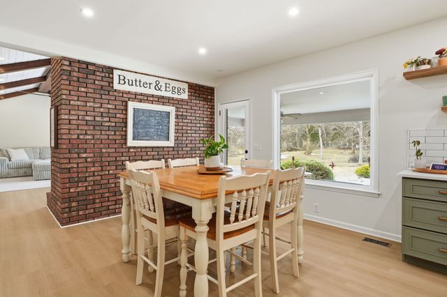 218 Spring Valley Rd, Hendersonville, TN 37075