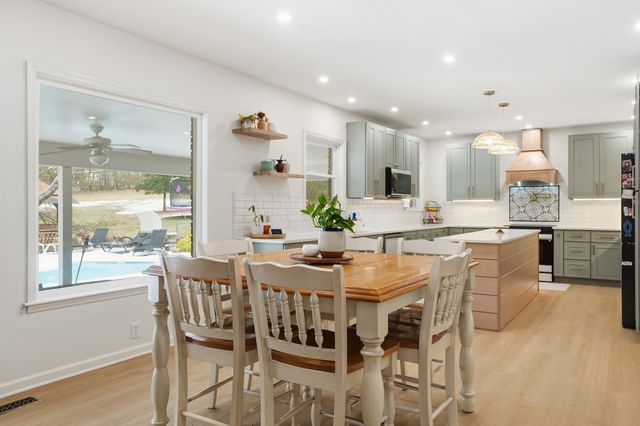 218 Spring Valley Rd, Hendersonville, TN 37075