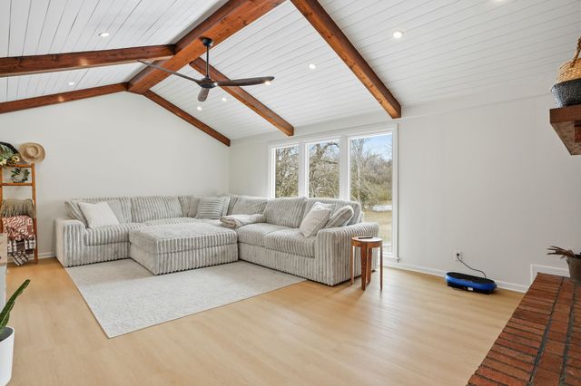 218 Spring Valley Rd, Hendersonville, TN 37075