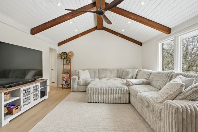 218 Spring Valley Rd, Hendersonville, TN 37075