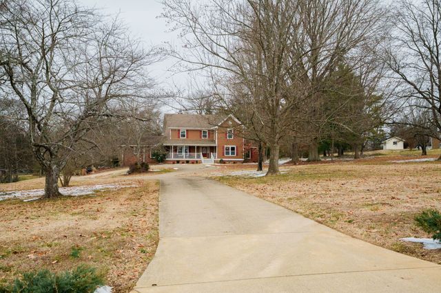 218 Spring Valley Rd, Hendersonville, TN 37075