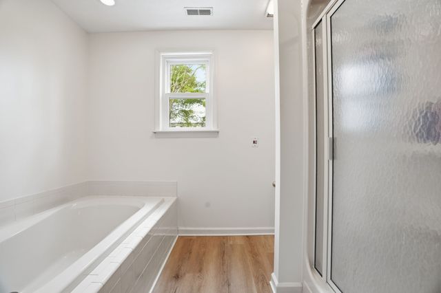 218 Spring Valley Rd, Hendersonville, TN 37075