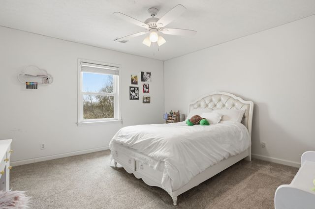 218 Spring Valley Rd, Hendersonville, TN 37075