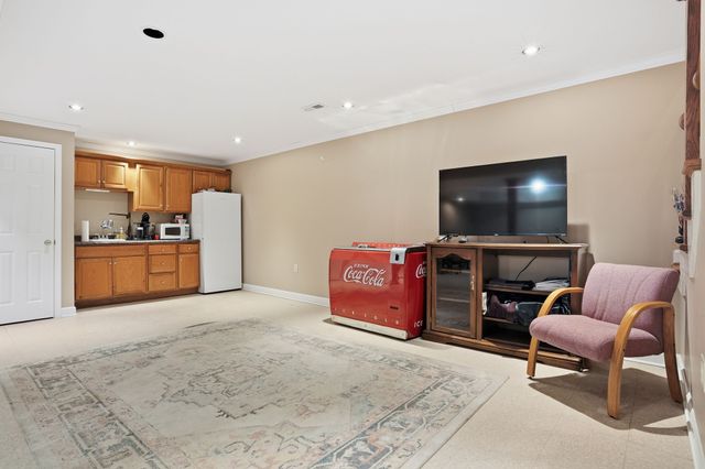 218 Spring Valley Rd, Hendersonville, TN 37075