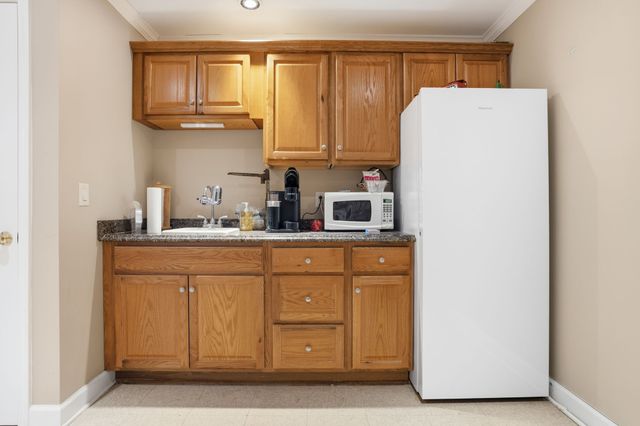 218 Spring Valley Rd, Hendersonville, TN 37075