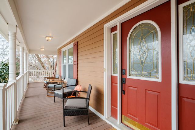 218 Spring Valley Rd, Hendersonville, TN 37075