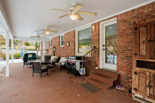 218 Spring Valley Rd, Hendersonville, TN 37075