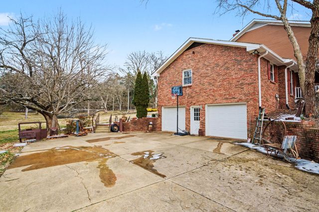 218 Spring Valley Rd, Hendersonville, TN 37075