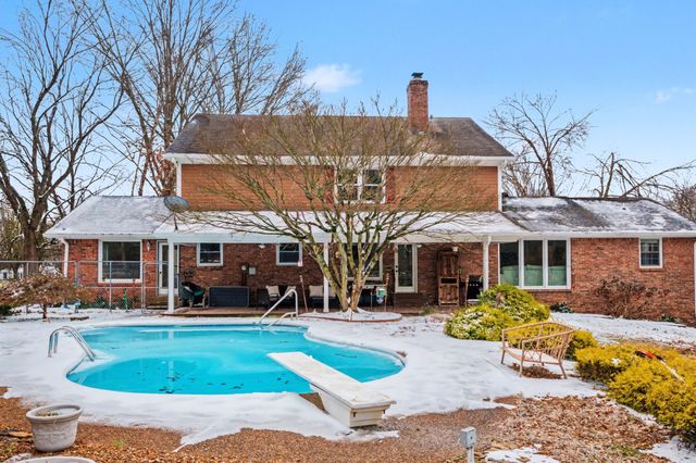 218 Spring Valley Rd, Hendersonville, TN 37075