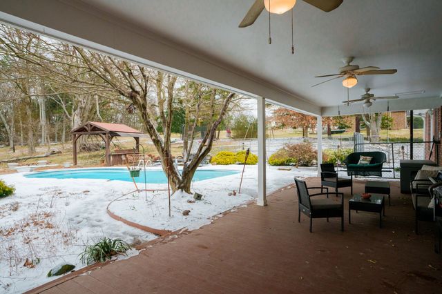 218 Spring Valley Rd, Hendersonville, TN 37075