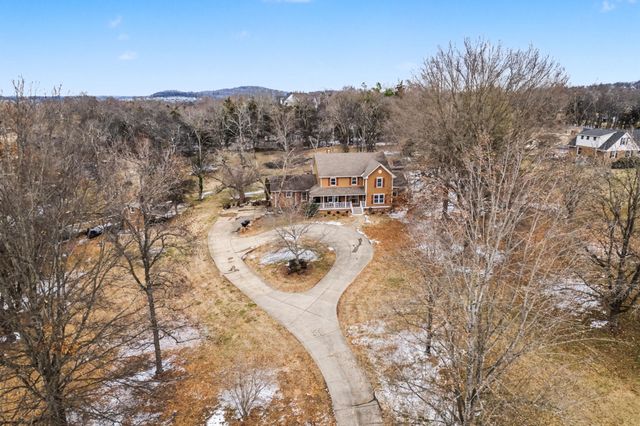 218 Spring Valley Rd, Hendersonville, TN 37075