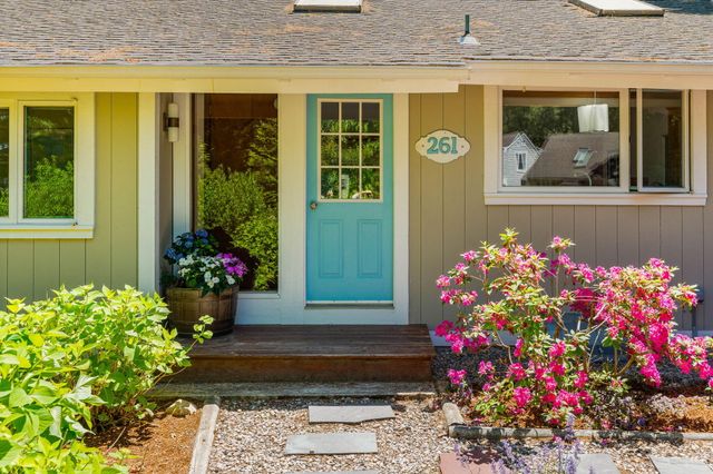 261 Fells Pond Road, Mashpee, MA 02649