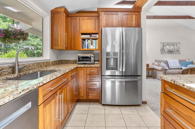 261 Fells Pond Road, Mashpee, MA 02649