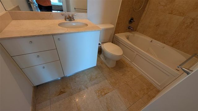 2100 Van Buren St 309, Hollywood, FL 33020