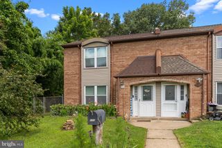 135 HOLLYBROOKE DR, Langhorne, PA 19047