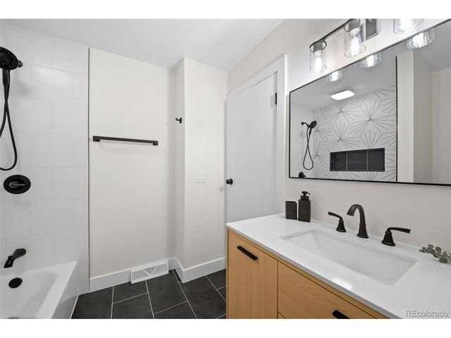 7345 E Hinsdale Pl, Centennial, CO 80112