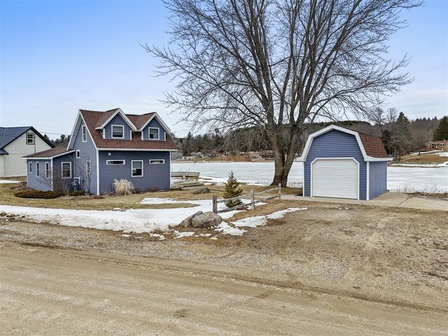 9351 E 50 Road, Cadillac, MI 49601