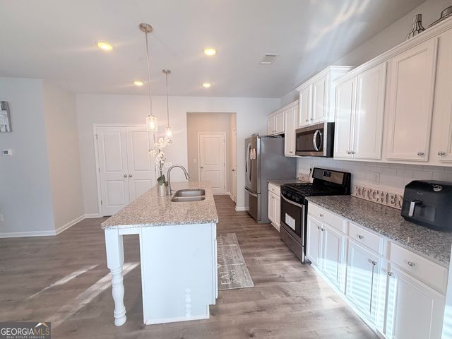 1040 Shadow Glen Drive, Fairburn, GA 30213