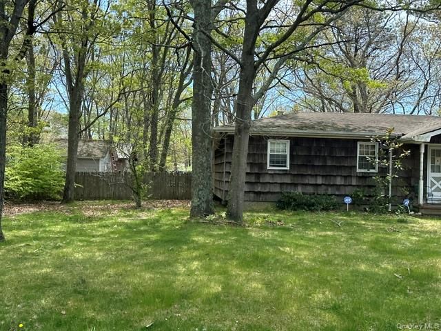 358 S Service Road, Center Moriches, NY 11934